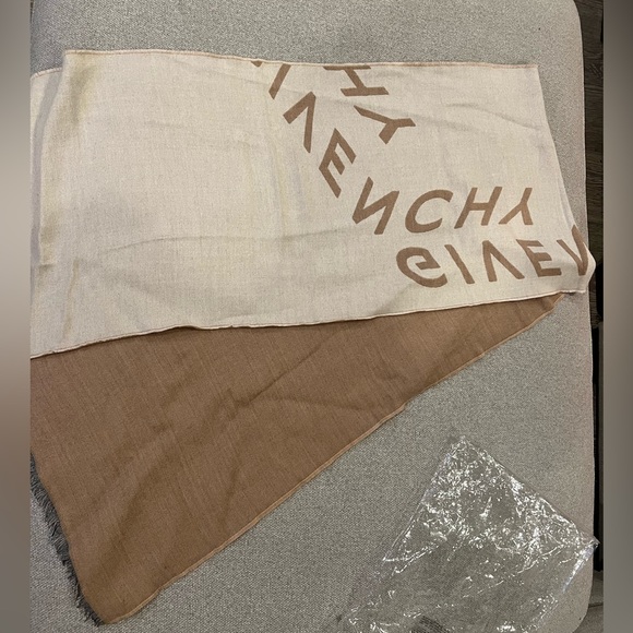 NEW Givenchy Beige Cream Wool Scarf - Picture 7 of 13